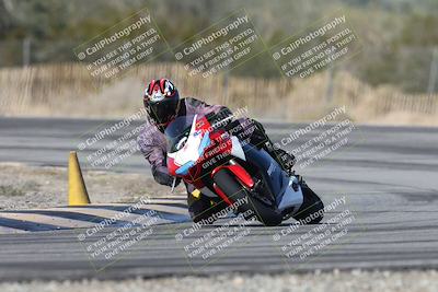 media/Dec-01-2025-Moto Forza (Mon) [[2daa91e15f]]/1-Advanced Group/Session 3 (Turn 3)/